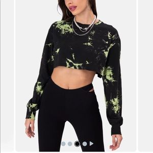 Adika long sleeve cropped tee!